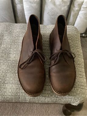 Clarks Men's Brown Leather Chukka Boots - Dark Brown Lace-Up